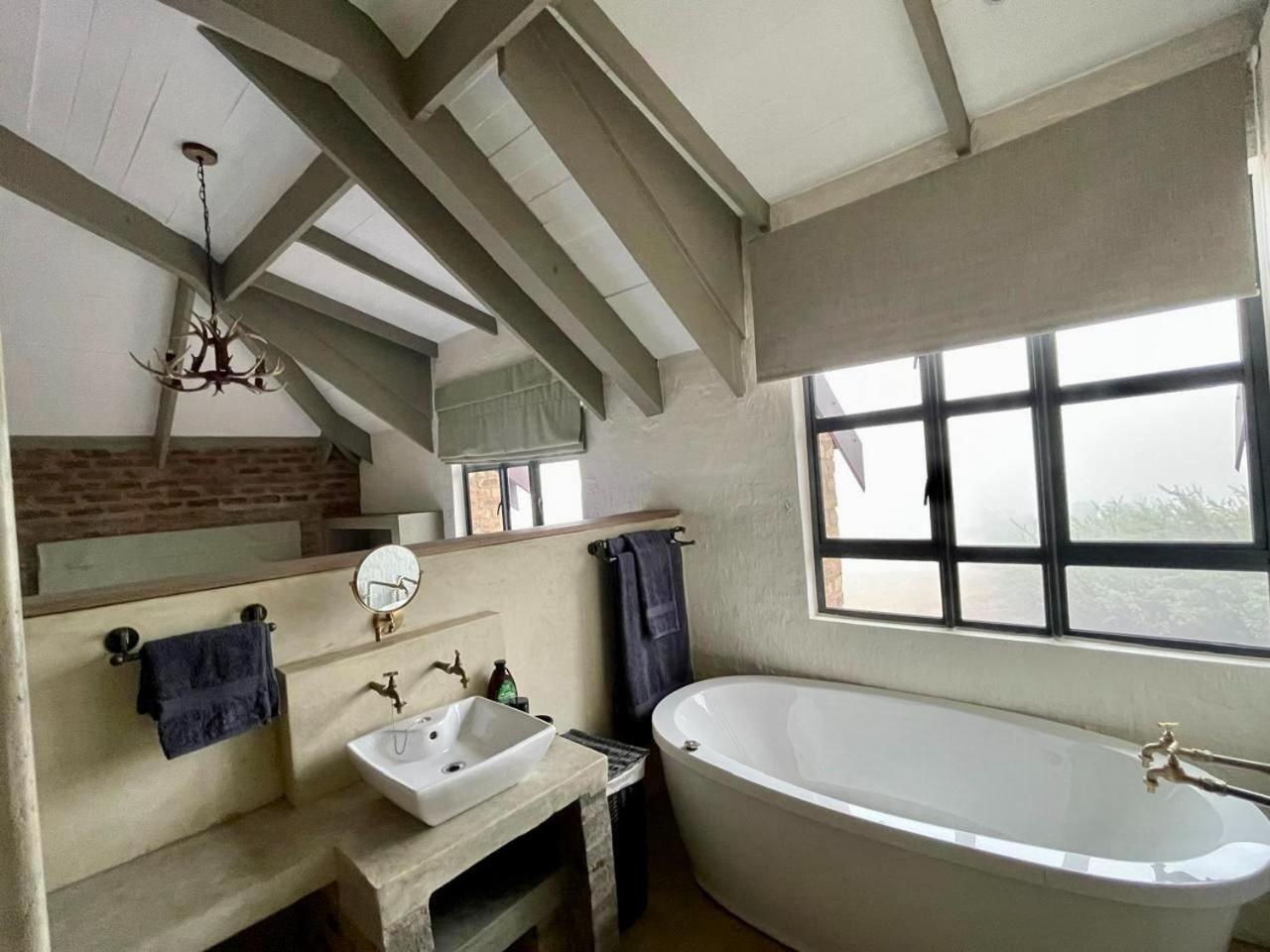 Stone Creek Mountain Lodge Dullstroom Rum bild